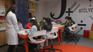 Geleceğin mucitleri Bilim Üsküdar'da eğitim alıyor