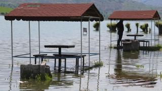 Çölleri aratmayan barajda şimdi kamelyalar bile su altında kaldı