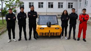 Liseliler TEKNOFEST'te birinci oldukları elektrikli aracı geliştirmek istiyor