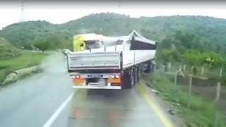 Ankara'da iki tır kafa kafaya çarpıştı