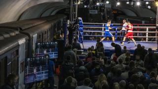 Ukrayna'da boks turnuvası metro istasyonunda yapıldı