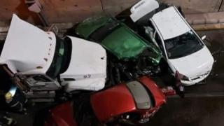 Ürdün’de bir kamyon araçları biçti