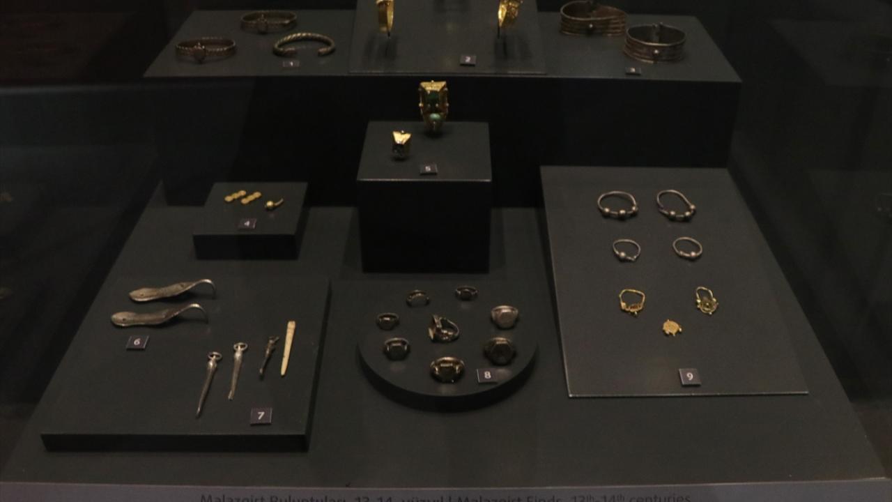 "Müzede 7 bin yıl öncesinde Kalkolitik dönemlerde kullanılan el ve iş aletleri var"