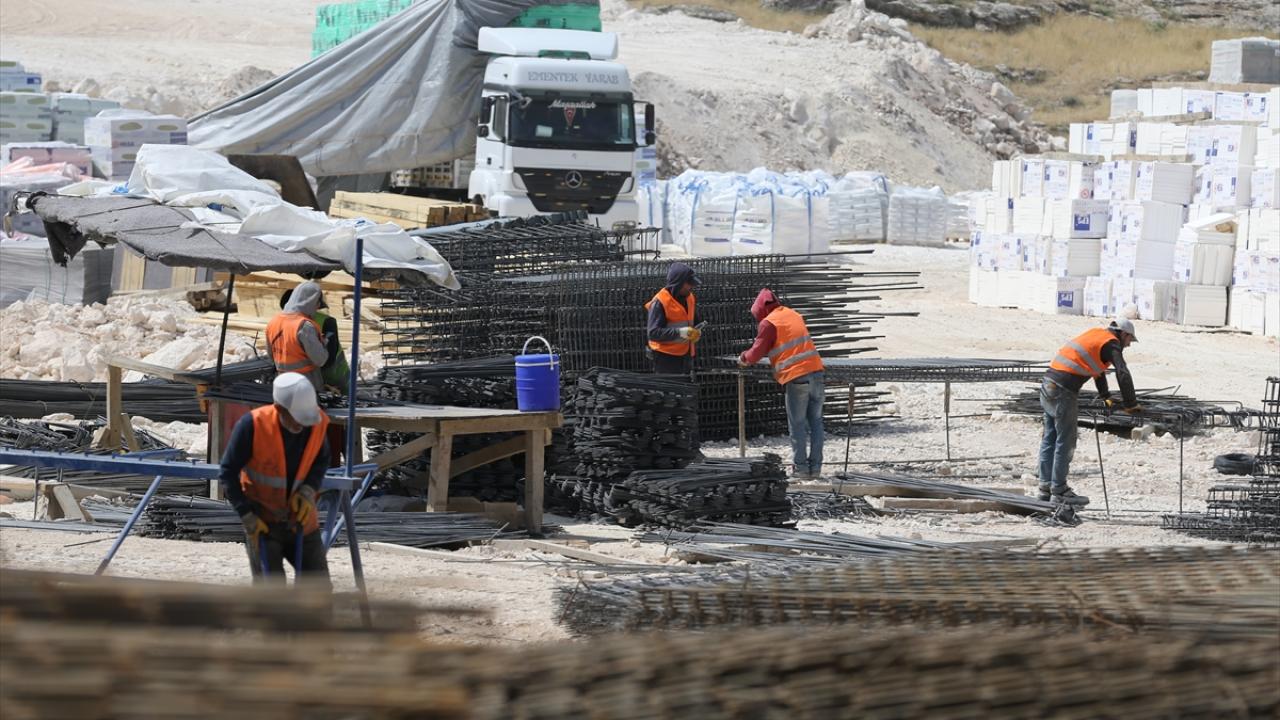 "Kırsalda yaşayan vatandaşlarımızın da evlerini yapıyoruz"
