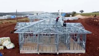 Deprem bölgesindeki köy evleri ileri yapı teknolojisiyle inşa ediliyor