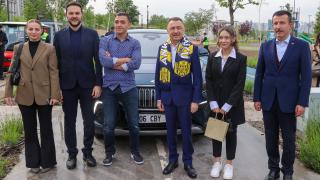 Fuat Oktay gençlere Togg deneyimi yaşattı