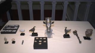 Çalınan tarihi eserleri bulup yurda getiriyorlar