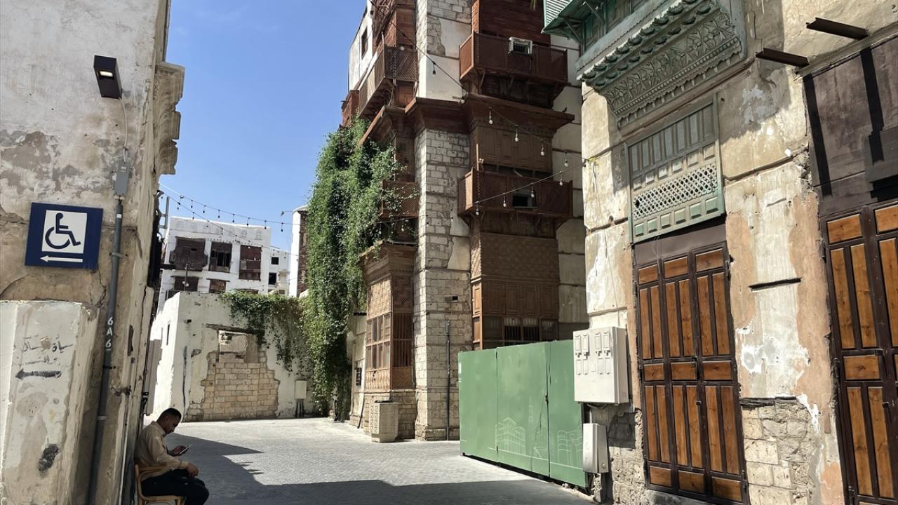 Mescid-i Haram ve Mescid-i Nebevi`ye açılan kapı