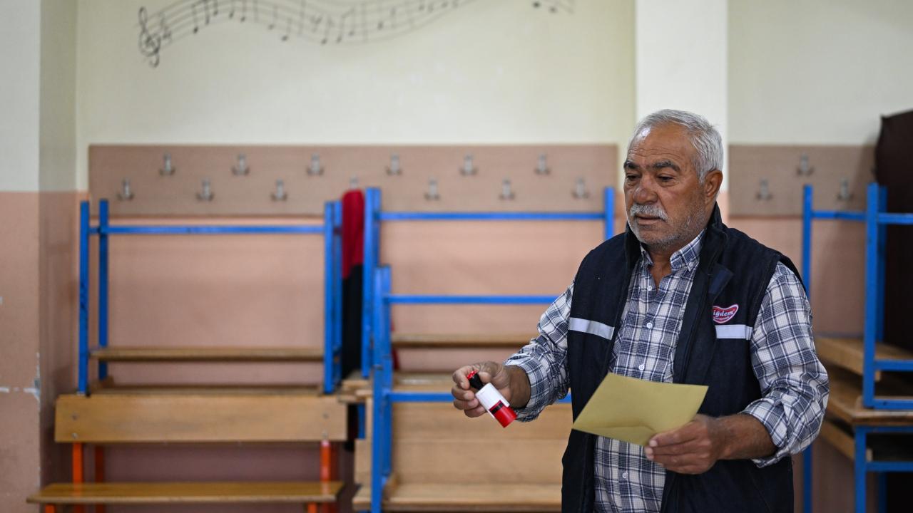Gümrüklerde oy kullanma işlemleri devam ediyor
