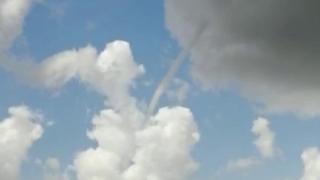 İki bulut arasındaki hortum görenleri şaşırttı