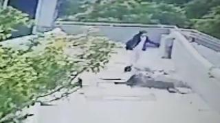 Konya'da vincin çarptığı üst geçit böyle yıkıldı