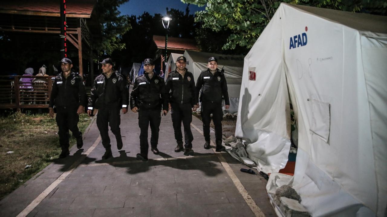 Depremzede esnaf devriyelerden memnun