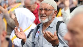 Hacı adayları kutsal topraklara uğurlanıyor