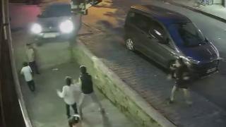 Çocuklar aracın altında kalmaktan son anda kurtuldu