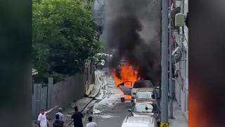 İstanbul'da park halindeki otomobil alev topuna döndü