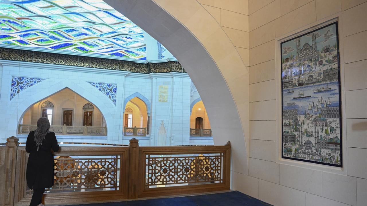 Mimarisiyle de dikkat çeken camide ilkler uygulandı