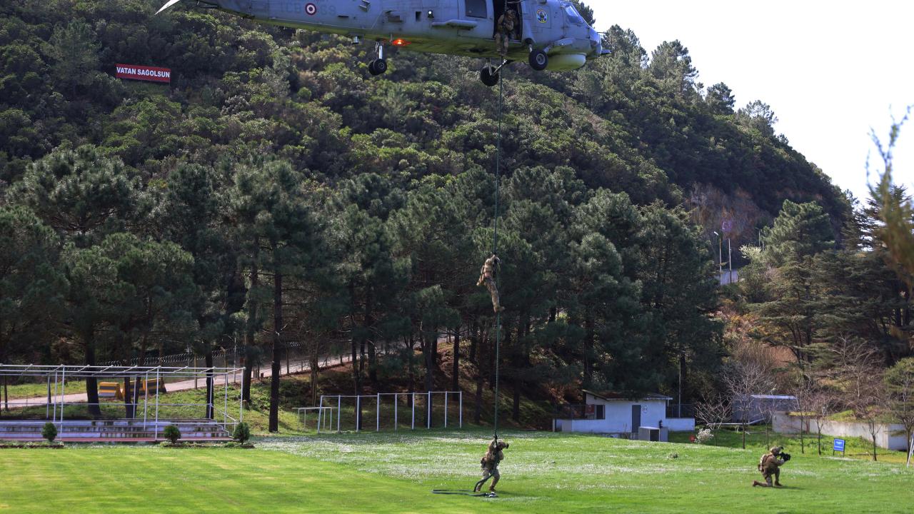 11 ay süren zorlu eğitimden geçiyorlar