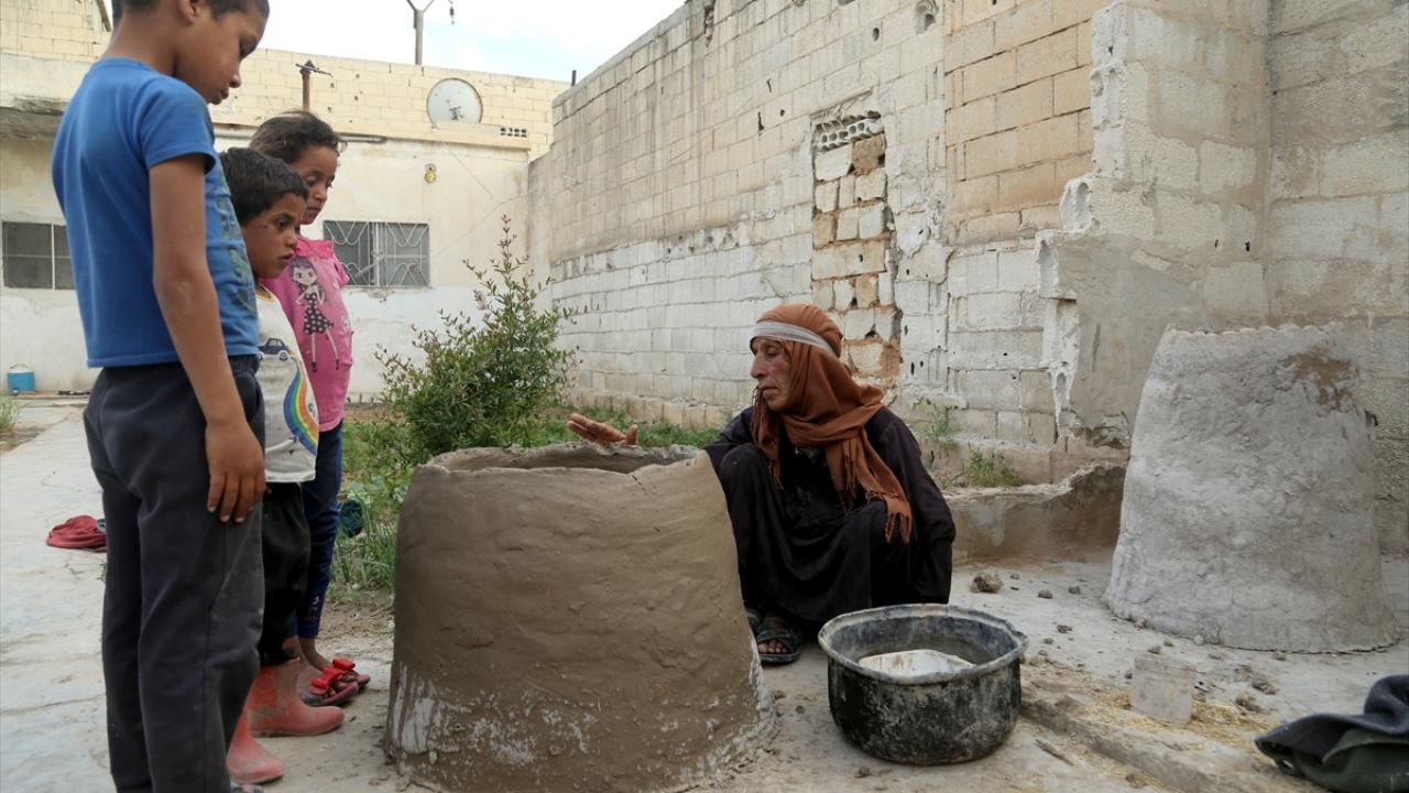 "Ellerim nasır tuttu, yoğurma işlemi çok yorucu"