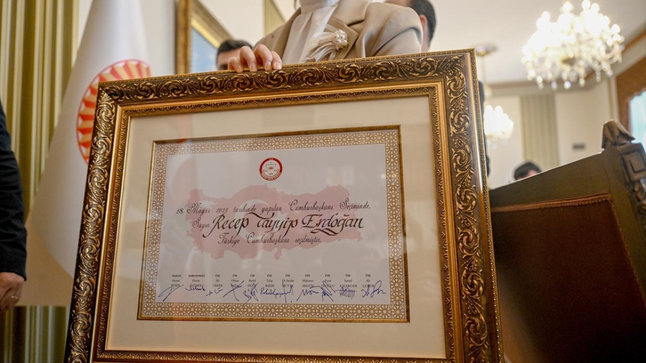 Cumhurbaşkanı Erdoğan'ın mazbatası teslim edildi