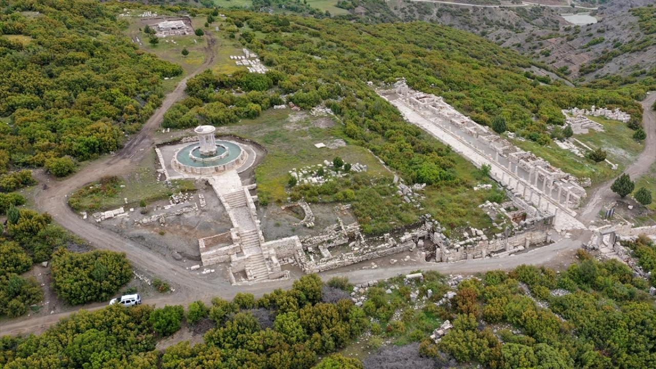 Çeşmesinden su akan anıtsal çeşmelerin ikisi de Burdur`da