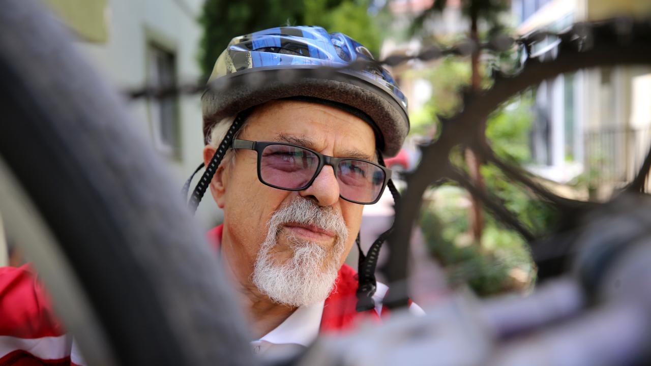 69 yıldır bisiklet kullanıyor