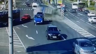 Rusya'da hızla gelen kamyon karşı şeride girdi: 12 yaralı