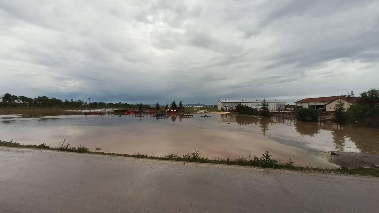 Büyükdere’de sel: Evleri ve yolları su bastı