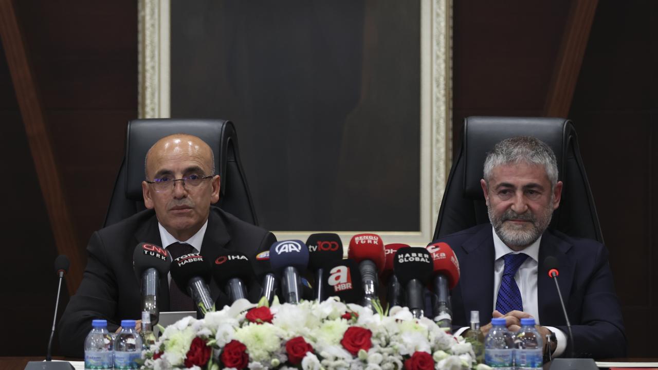 Hazine ve Maliye Bakanı Mehmet Şimşek, görevi Nureddin Nebati`den devraldı