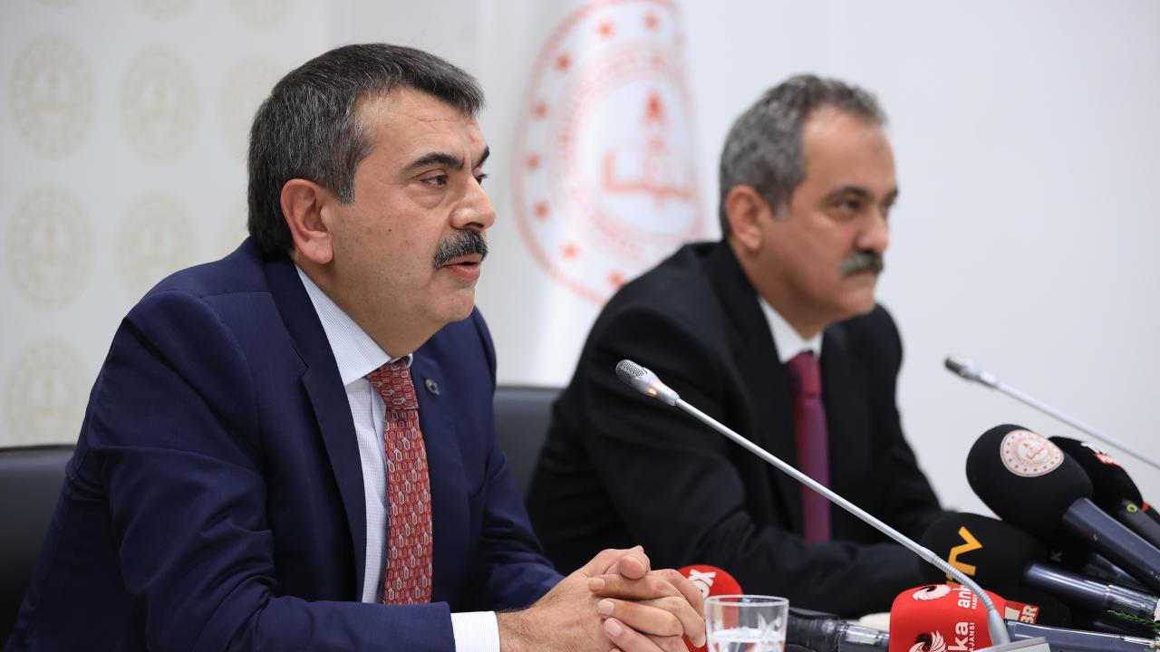 Milli Eğitim Bakanı Yusuf Tekin, görevini Mahmut Özer`den devraldı