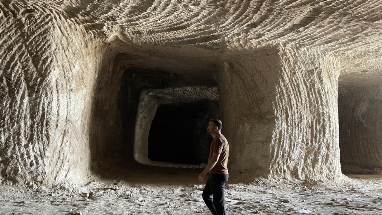 Türkiye`deki depolarda Kültepe`nin 25 bin eseri var