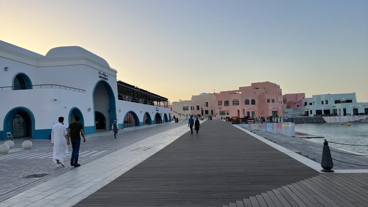 Yürüyüş yolu ve yüzen oteller