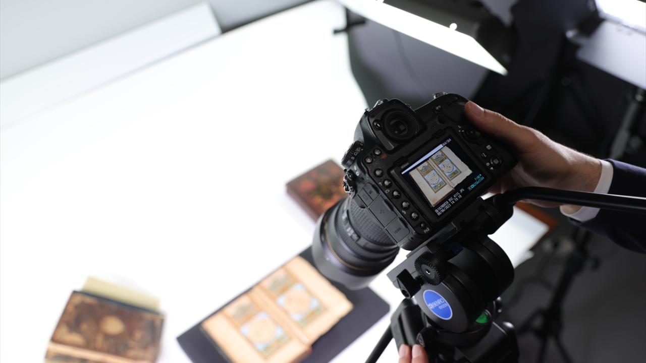 Onarım sırasında eserler dijitale aktarılıyor