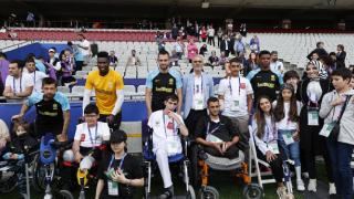 Depremzedeler, UEFA Şampiyonlar Ligi finalisti takımların antrenmanlarını izledi