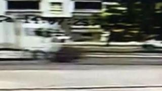 Tırın çarptığı otomobil metrelerce sürüklendi: O anlar kamerada