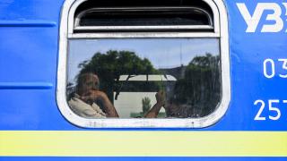 Kahovka HES'in vurulduğu bölgedeki bazı siviller trenlerle tahliye ediliyor