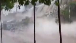 Kayseri'de sel istinat duvarını böyle yıktı