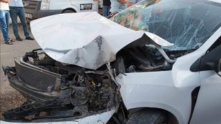 Kontrolden çıktı; motosiklete çarpıp iş yerine girdi