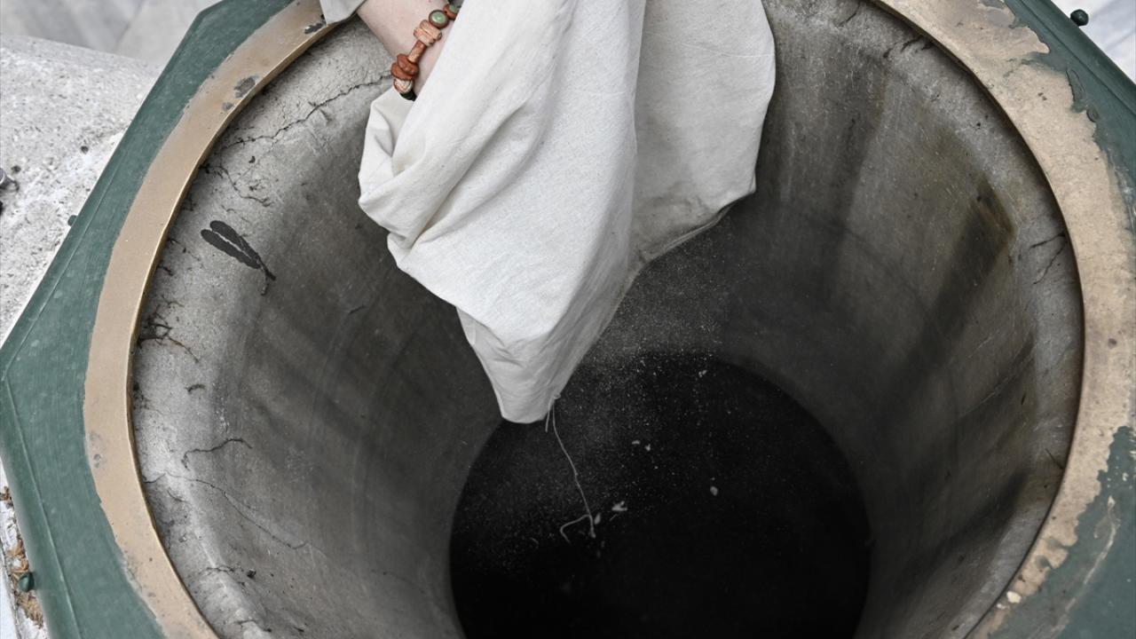 Tozlar kuyuya dökülüyor