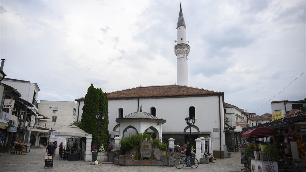 Şehir merkezinde Murad Paşa Camisi