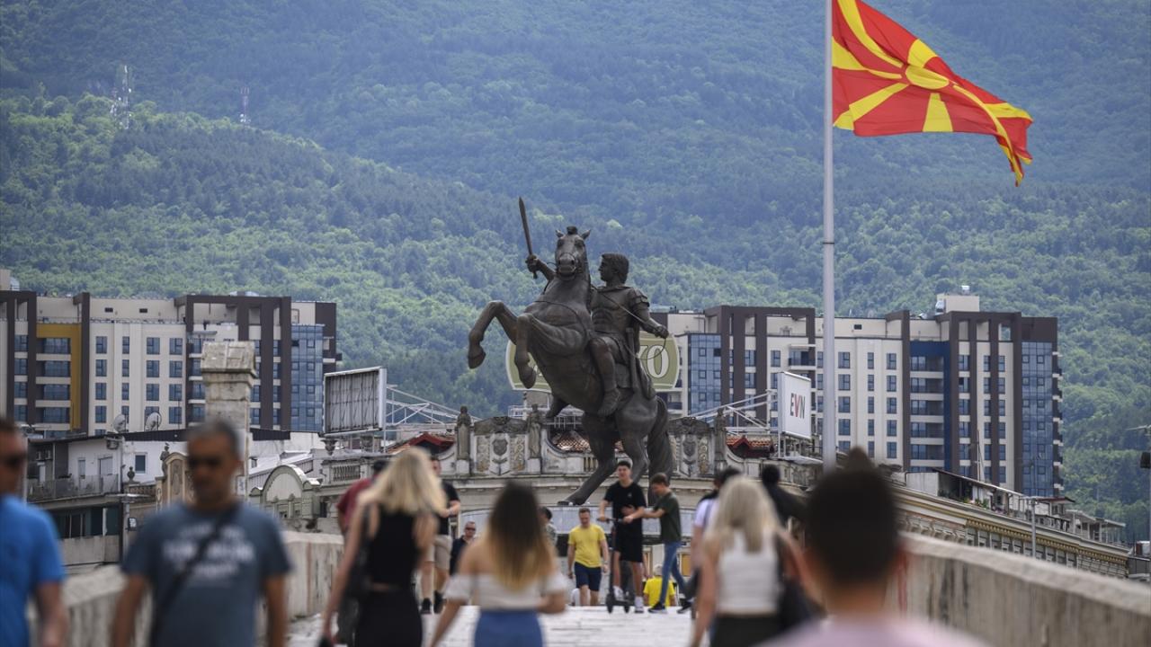 Osmanlı sonrası dönem heykelleriyle dikkati çekiyor