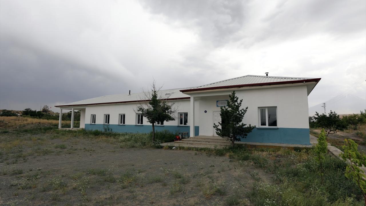 Türkiye`nin en doğu noktasındaki okulda karne heyecanı