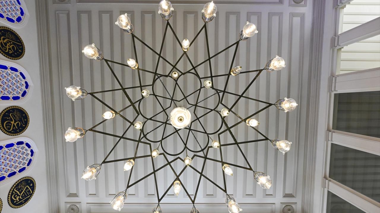 "İstanbul`a yaptığımız kamu yatırımlarının toplam 812 milyar lirayı geçiyor"