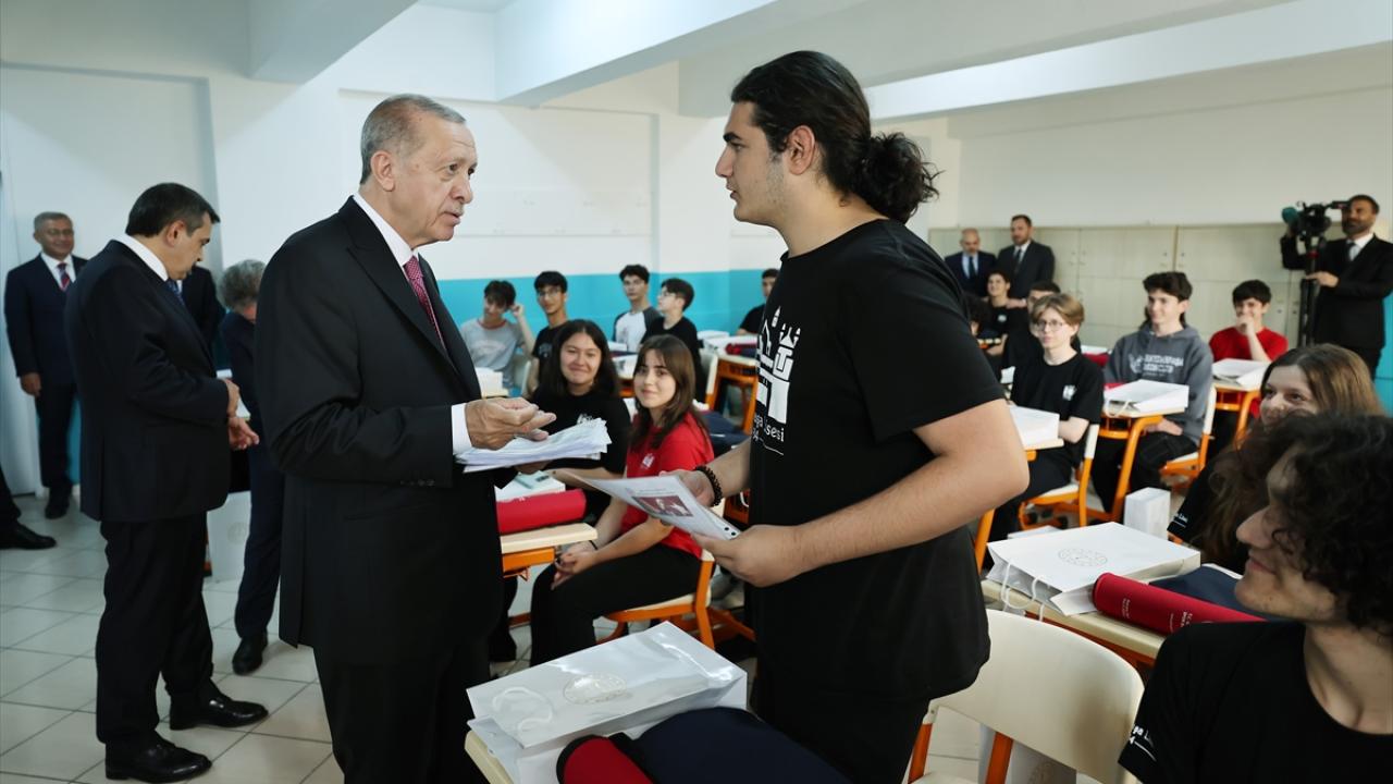 Erdoğan: İhtiyaç duyulan alanlarda öğretmen atamalarını sürdüreceğiz
