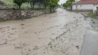 Ankara'da sağanak su baskınlarına neden oldu