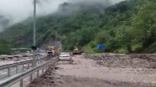 Trabzon-Gümüşhane yolu ulaşıma kapandı