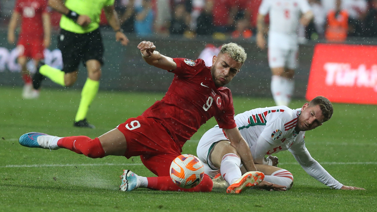 Türkiye Galler'i iki golle geçti