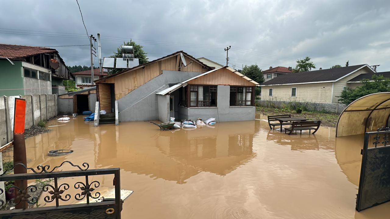 Evleri su bastı