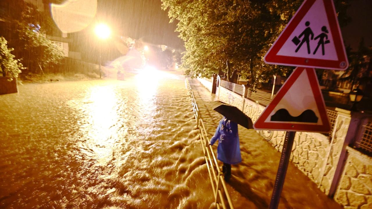 Köprüler zarar gördü