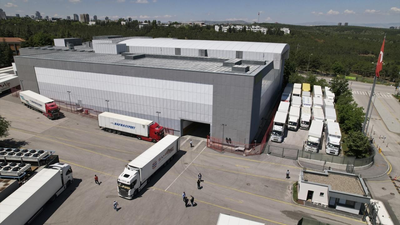 AA`nın çekimleri kapalı matbaa önünde başladı