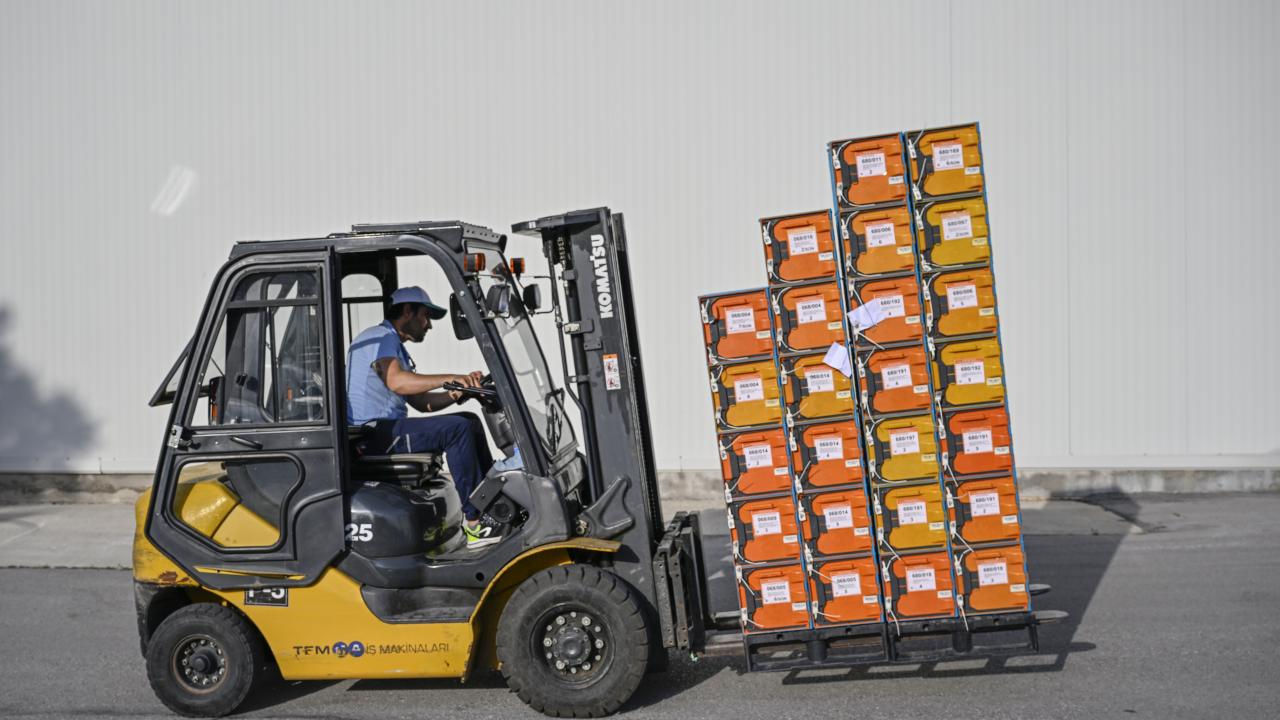 Sınav sonrası yüksek güvenlikle ÖSYM`ye transfer süreci görüntülendi